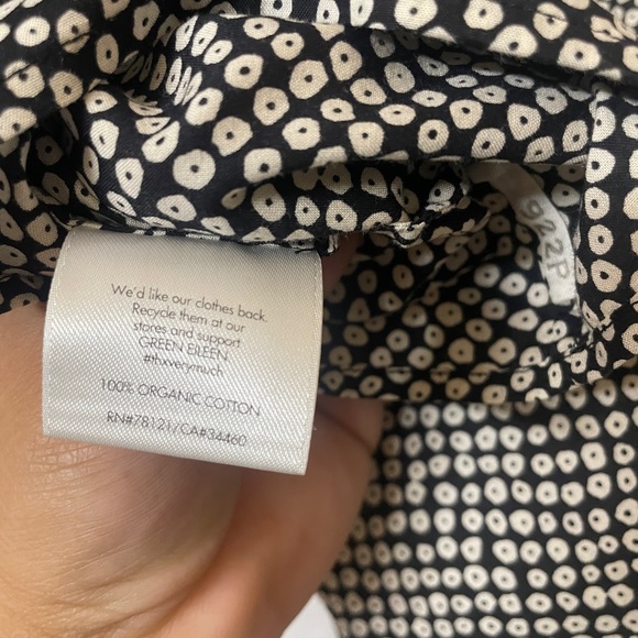 Eileen Fisher cotton top, size small with a hidden pleat at the back. - Picture 6 of 12